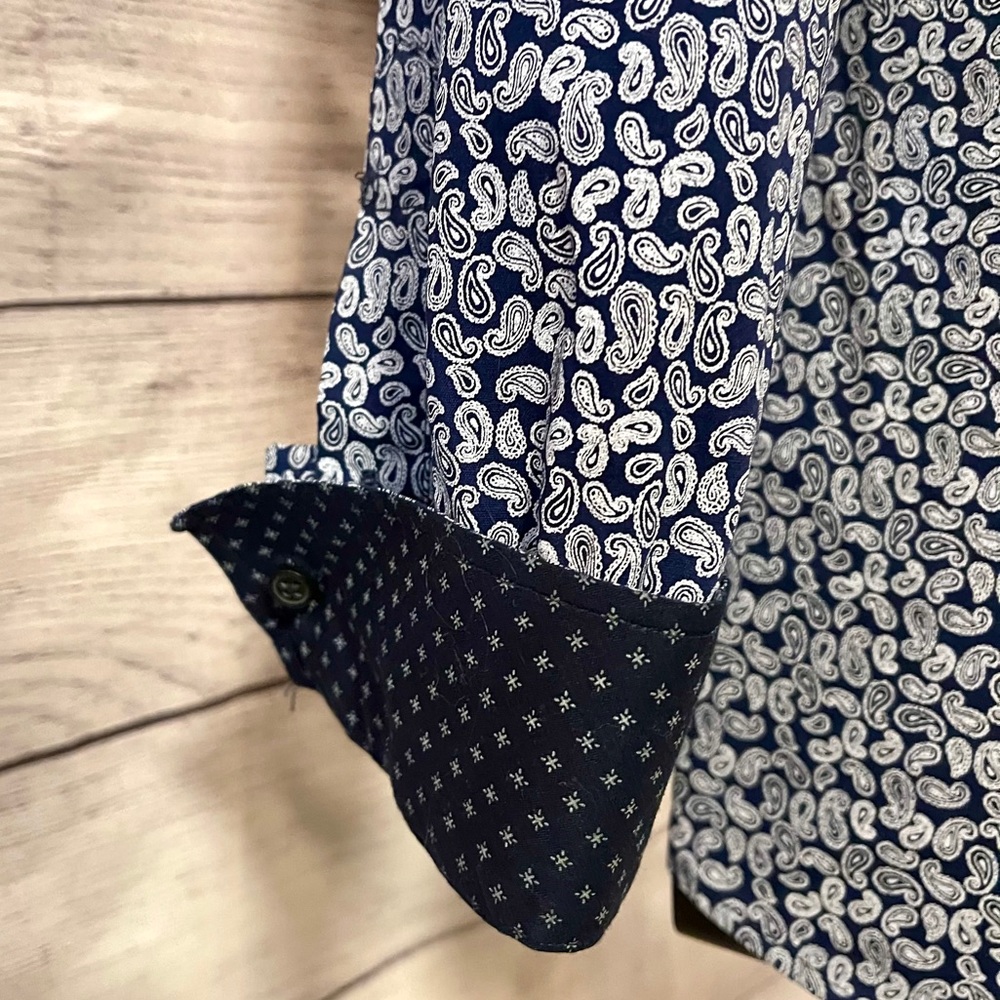 Signature Studio Men's Paisley modern fit shirt